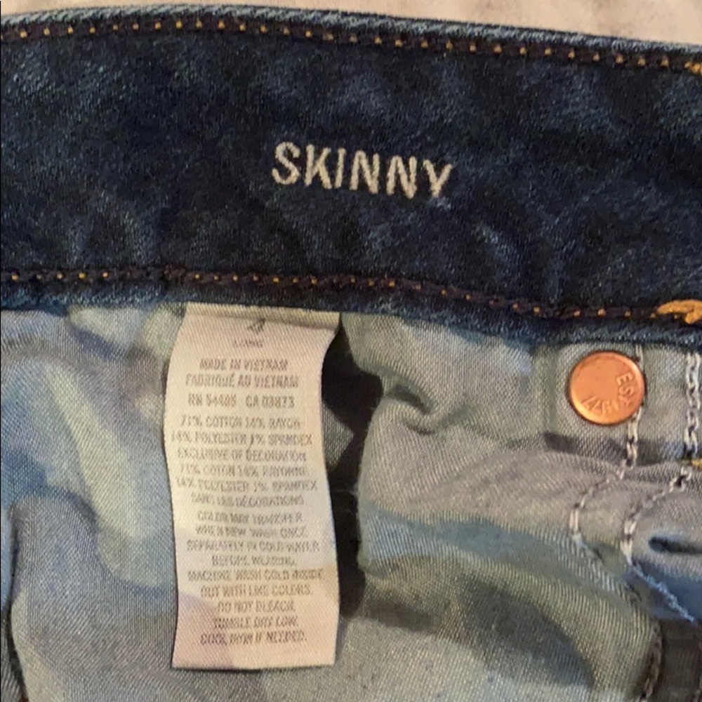 Dark wash American eagle skinny jeans